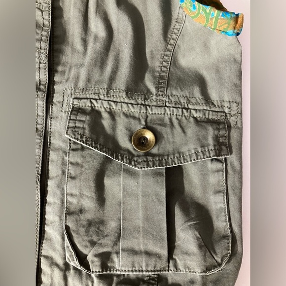 Charlotte Russe Women’s Vest, Small, Faded Olive Green, Utility Vest - Picture 6 of 7